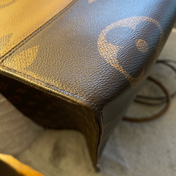 Authentic Louis Vuitton OnTheGo Reverse Canvas
Monogram GM - Picture 14 of 17